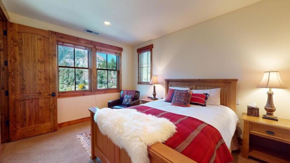 Picture of Home For Sale in Mammoth Lakes, California, United States