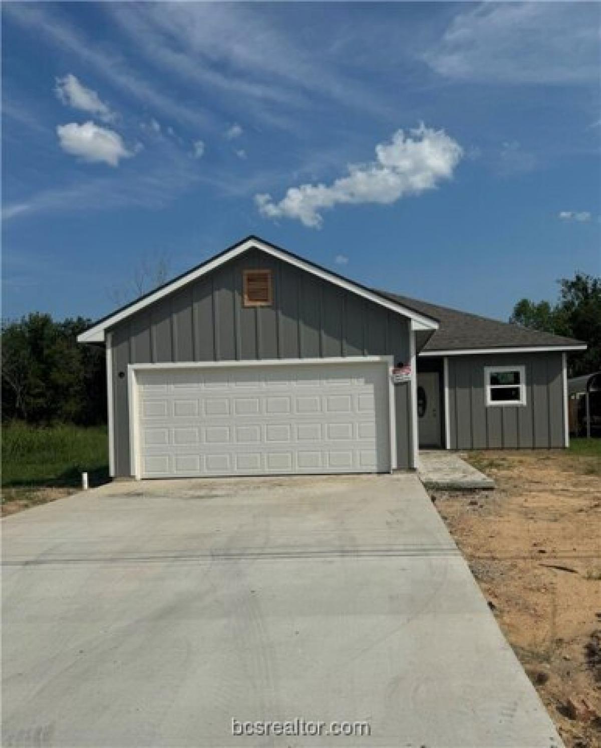 Picture of Home For Sale in Hearne, Texas, United States