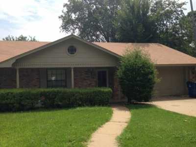 Home For Rent in Denison, Texas