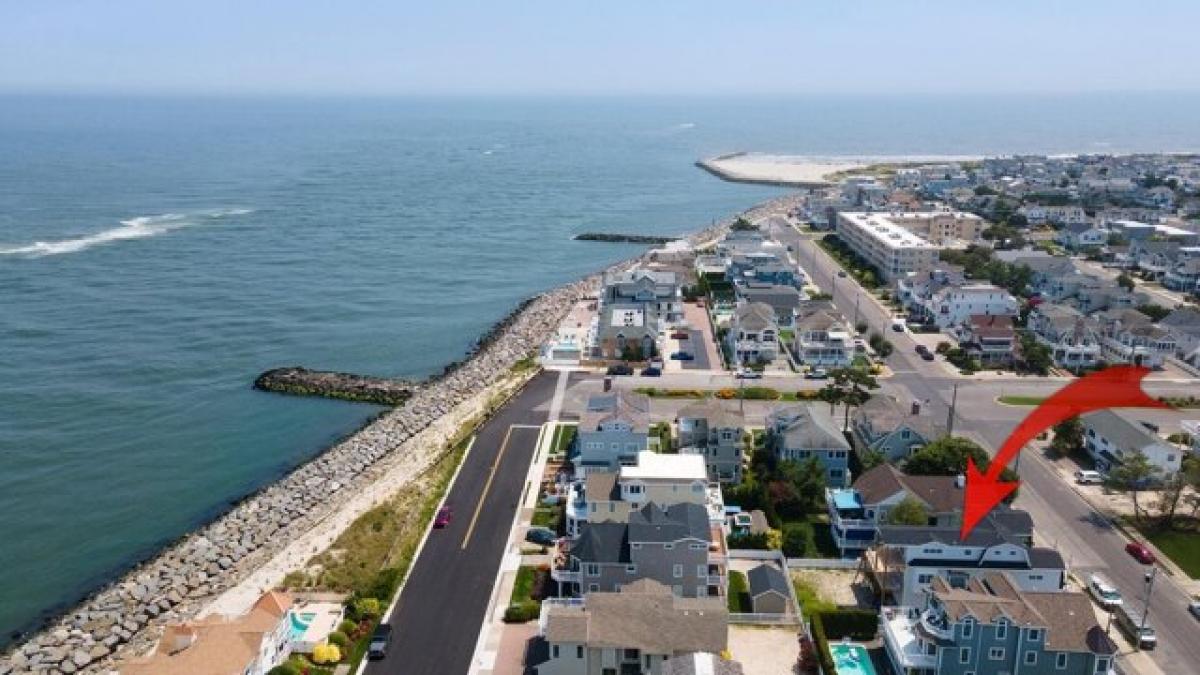 Picture of Home For Sale in Avalon, New Jersey, United States