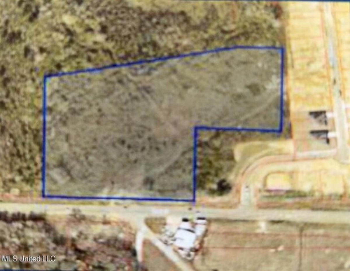 Picture of Residential Land For Sale in Gulfport, Mississippi, United States