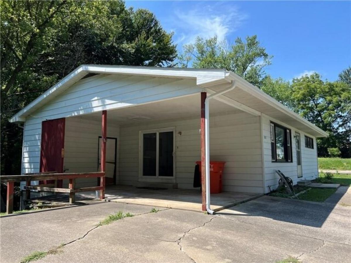 Picture of Home For Sale in Vandalia, Illinois, United States