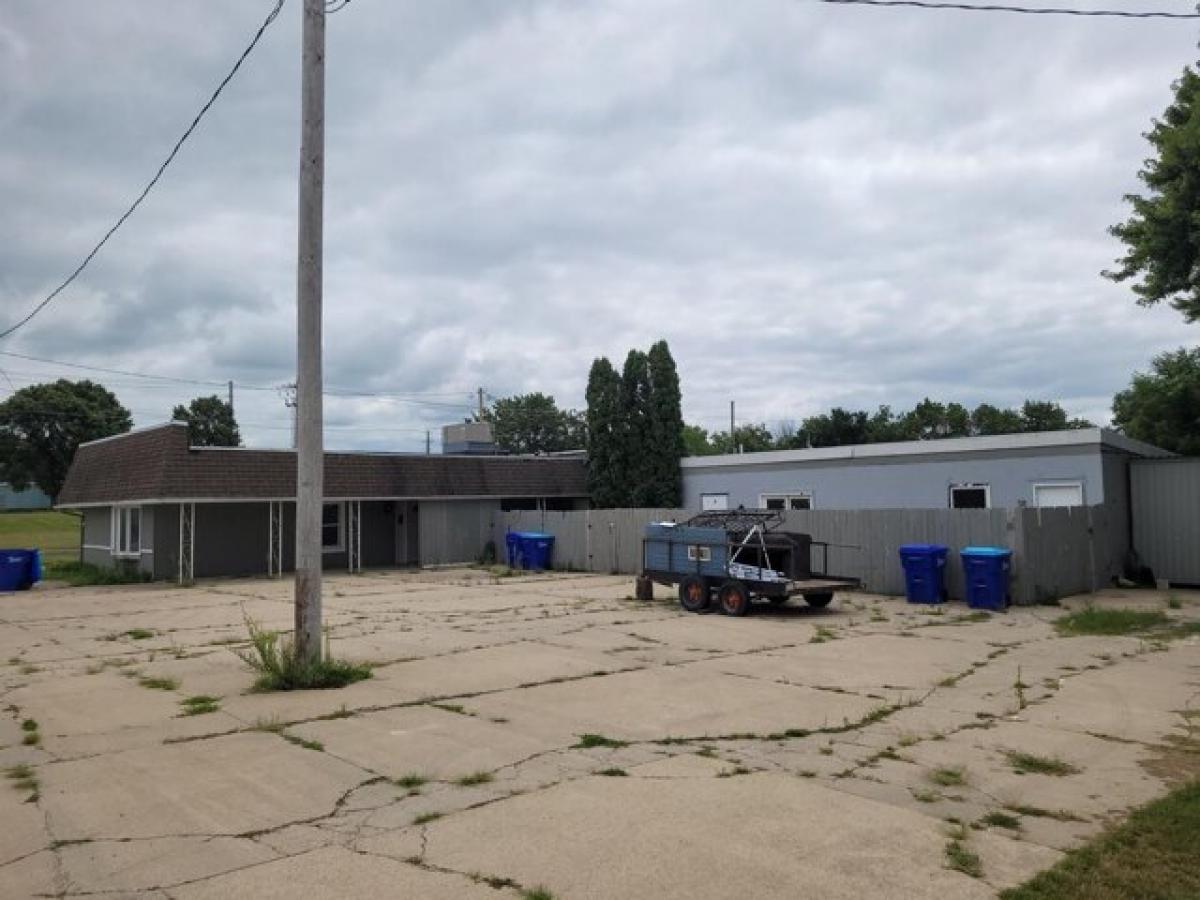 Picture of Home For Sale in Oelwein, Iowa, United States