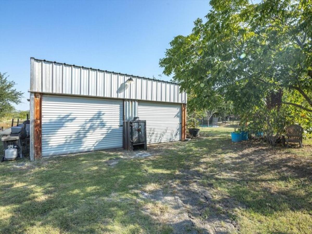 Picture of Home For Sale in Ennis, Texas, United States