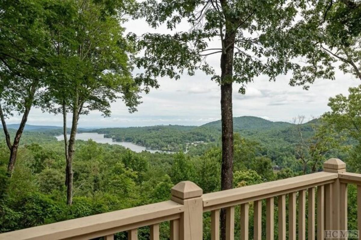 Picture of Home For Sale in Lake Toxaway, North Carolina, United States