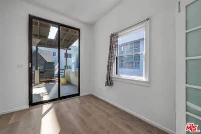 Apartment For Rent in Santa Monica, California