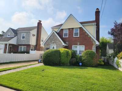 Home For Sale in West Hempstead, New York