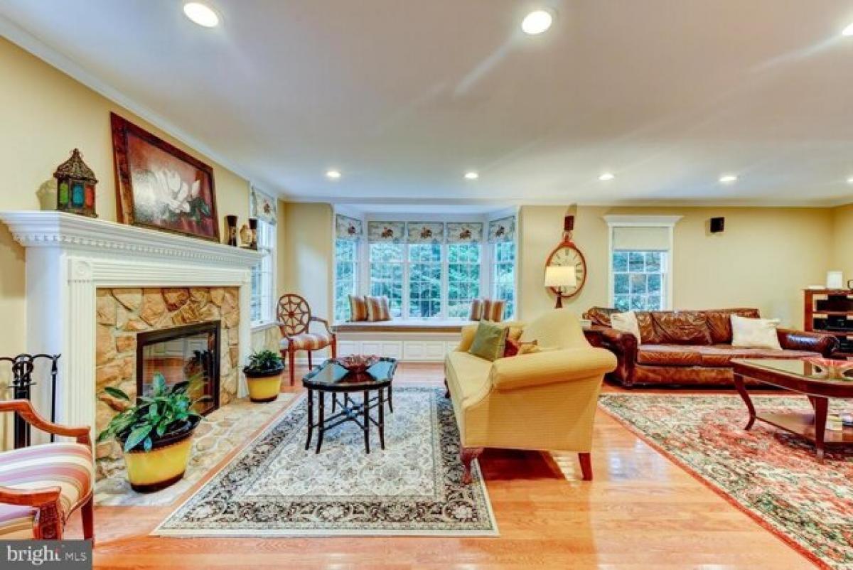 Picture of Home For Sale in Princeton Junction, New Jersey, United States