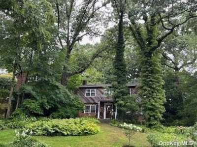 Home For Sale in Port Washington, New York