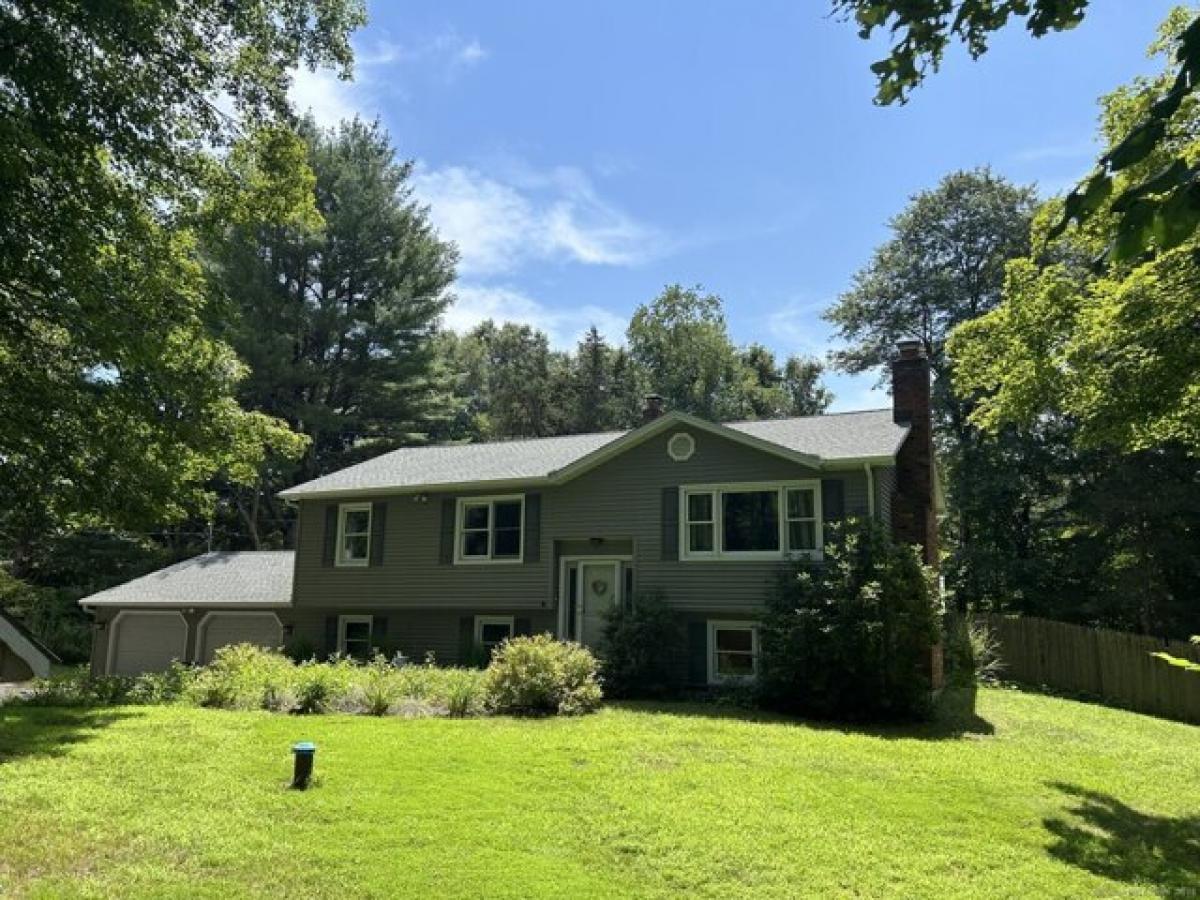 Picture of Home For Sale in Southbury, Connecticut, United States