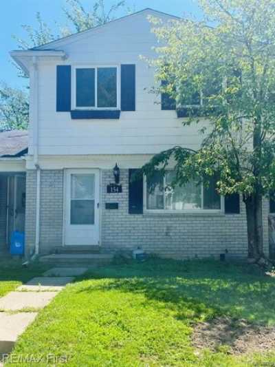 Home For Sale in Mount Clemens, Michigan