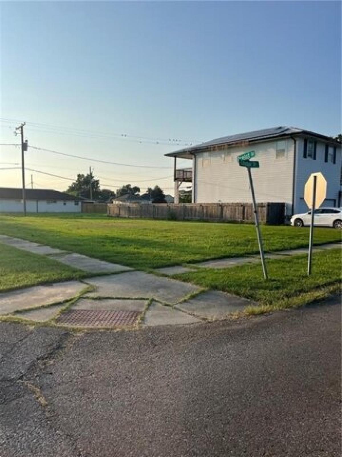 Picture of Residential Land For Sale in Arabi, Louisiana, United States