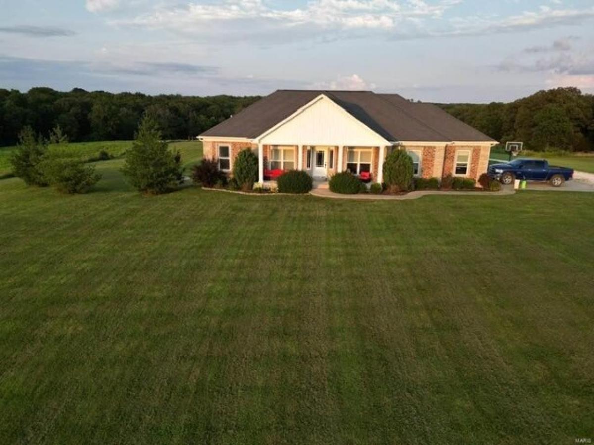 Picture of Home For Sale in Bowling Green, Missouri, United States