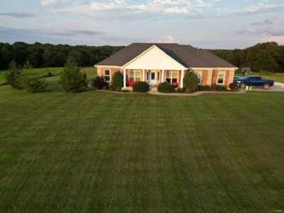 Home For Sale in Bowling Green, Missouri