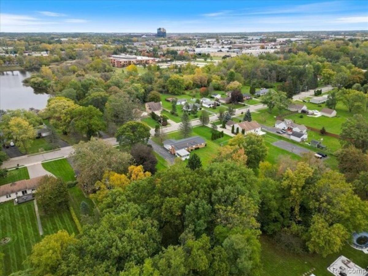 Picture of Home For Sale in Pontiac, Michigan, United States