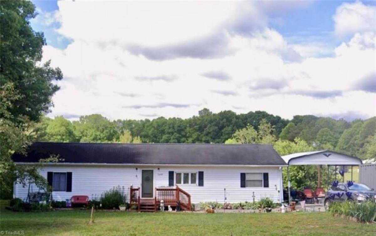 Picture of Home For Sale in East Bend, North Carolina, United States