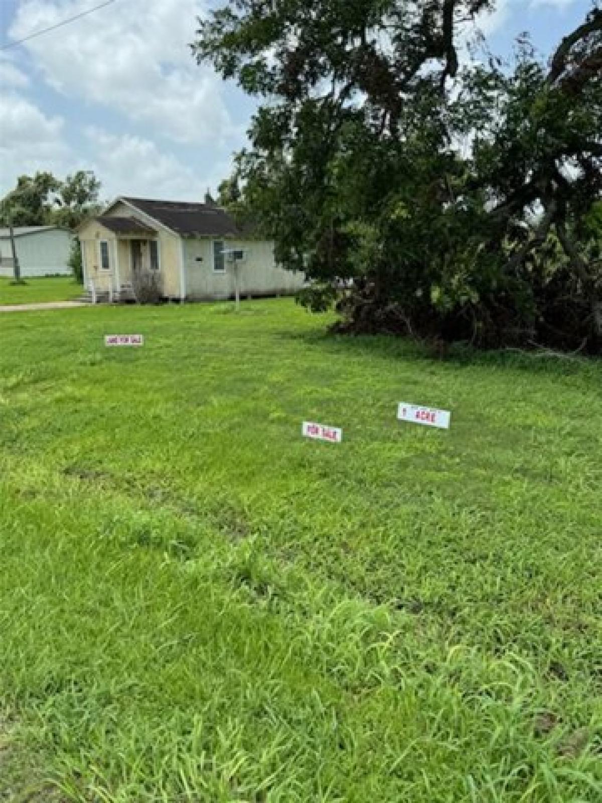 Picture of Home For Sale in Wharton, Texas, United States