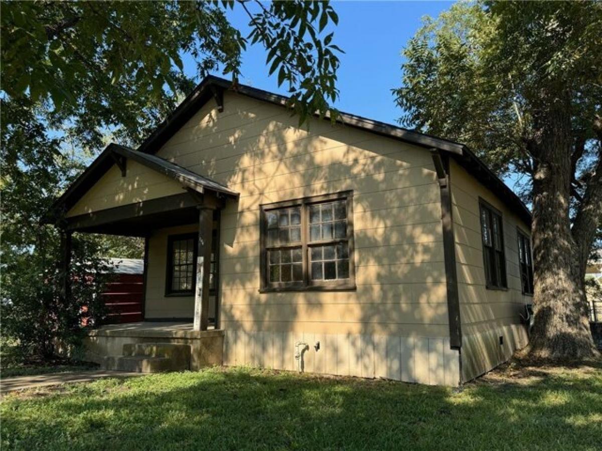 Picture of Home For Sale in Moody, Texas, United States