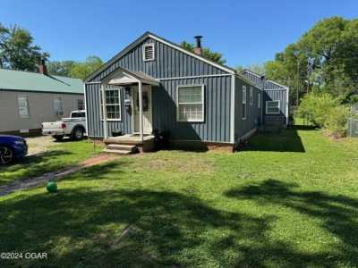 Home For Sale in Baxter Springs, Kansas