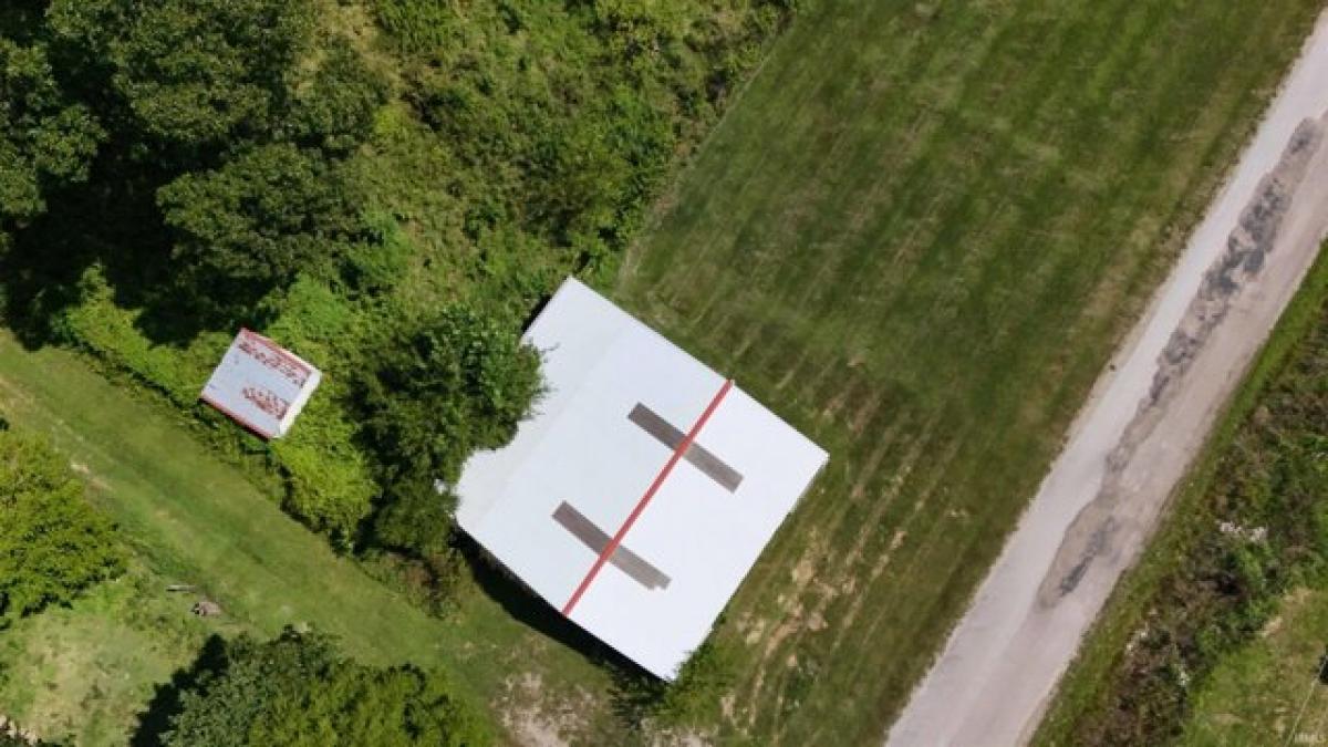 Picture of Home For Sale in Bloomfield, Indiana, United States