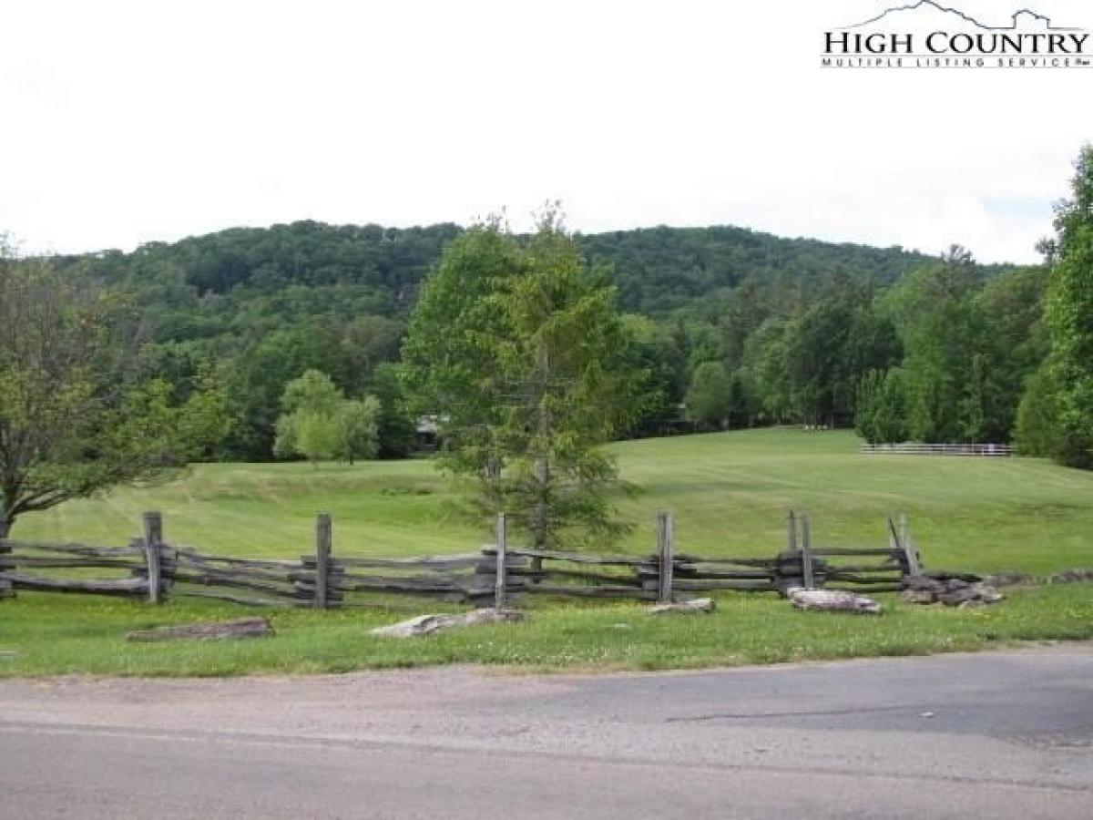 Picture of Residential Land For Sale in Banner Elk, North Carolina, United States