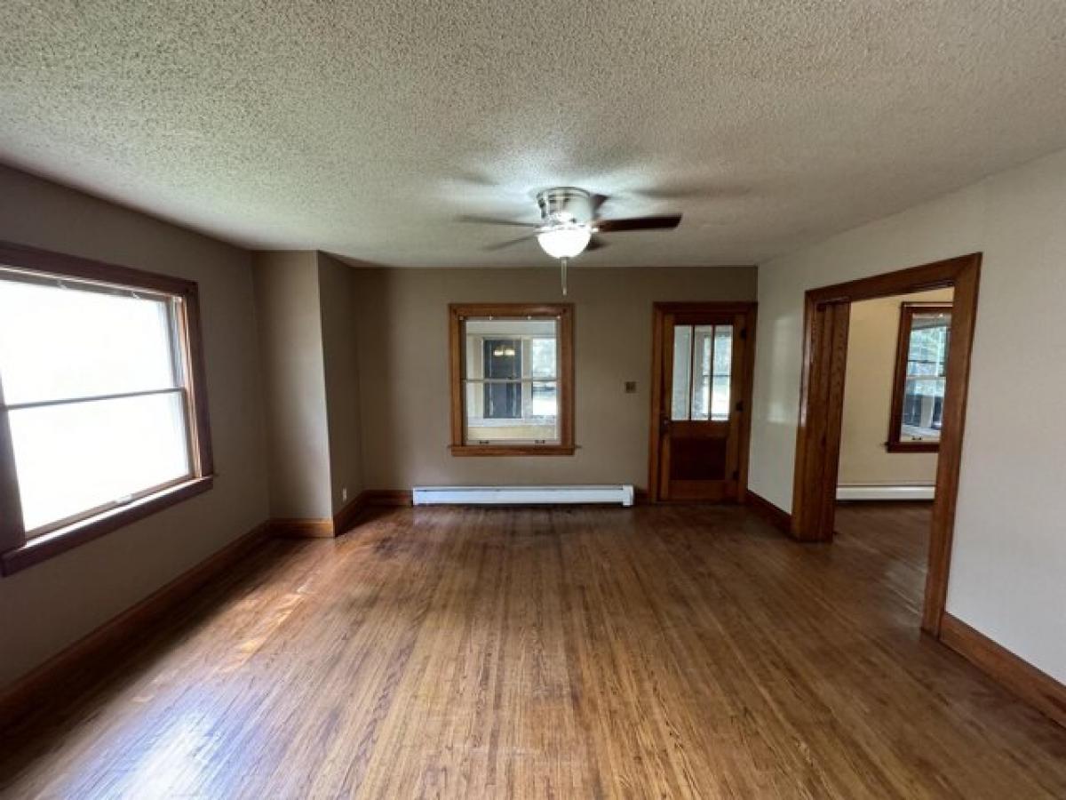 Picture of Home For Sale in Aplington, Iowa, United States