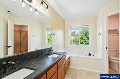 Home For Sale in Tualatin, Oregon