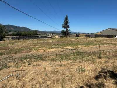 Home For Sale in Talent, Oregon