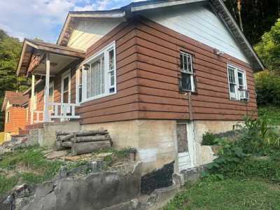 Home For Sale in Shelbiana, Kentucky