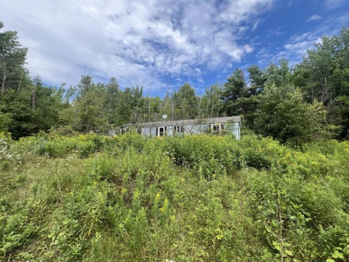 Picture of Home For Sale in Burlington, Maine, United States