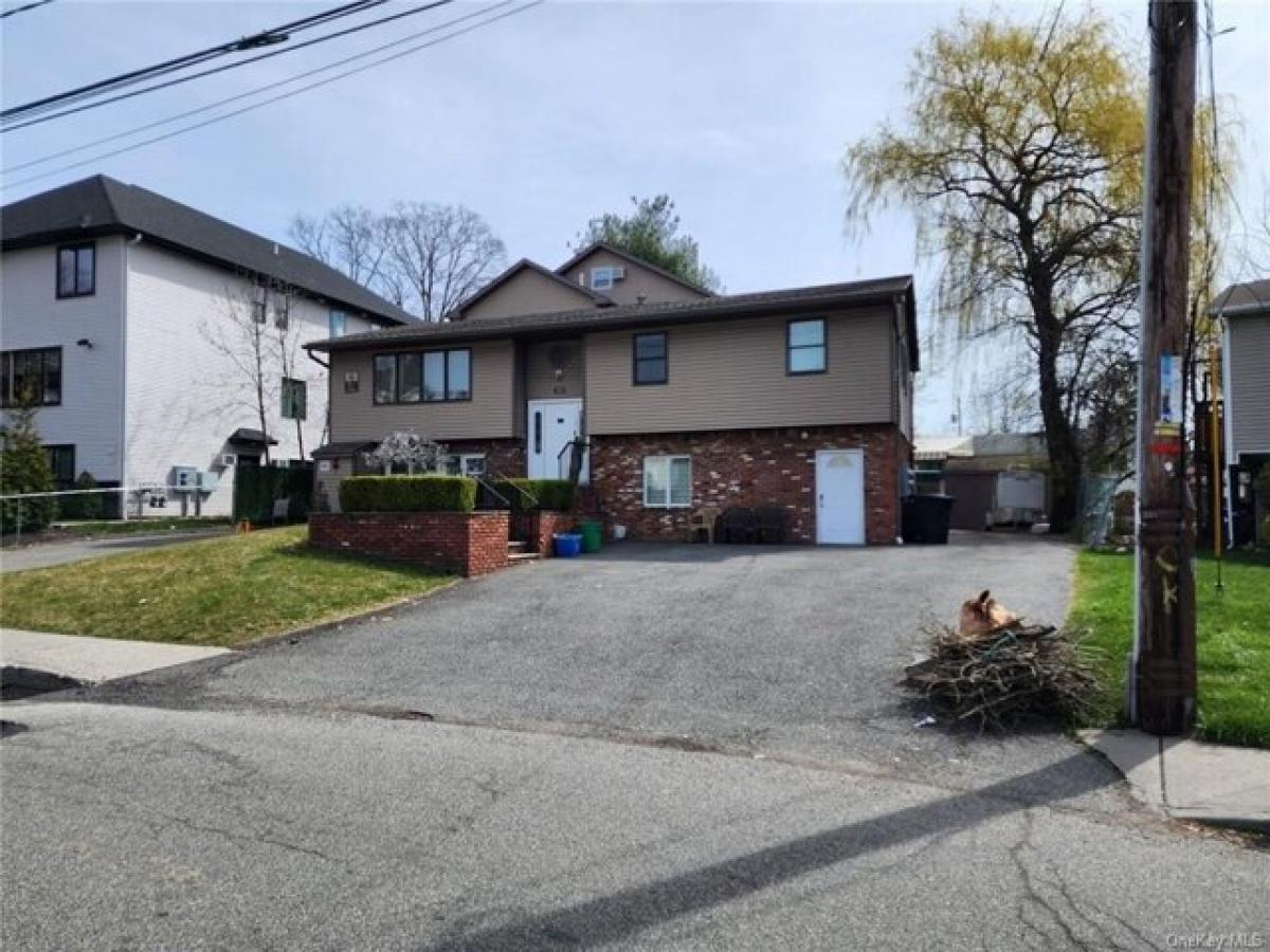 Picture of Home For Sale in Spring Valley, New York, United States