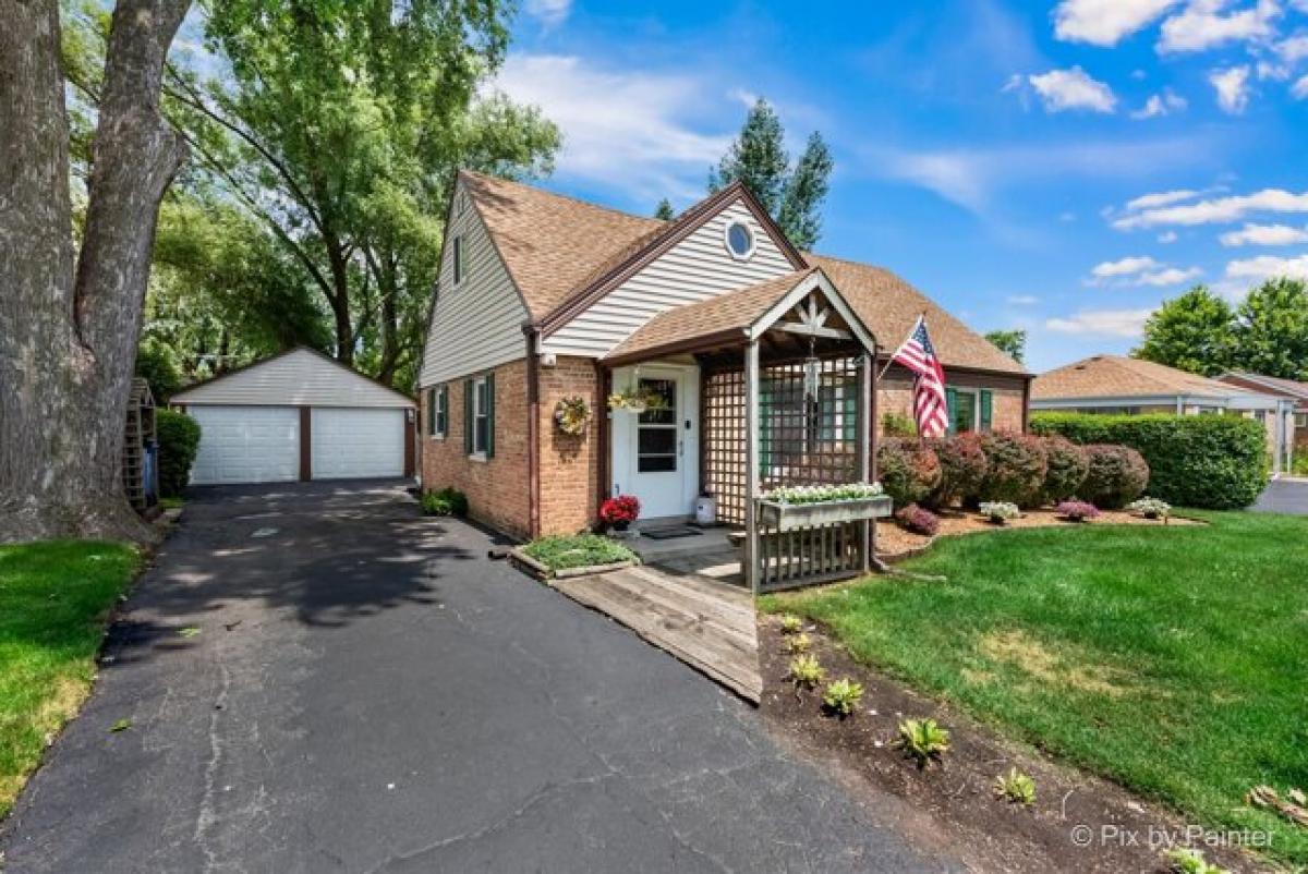 Picture of Home For Sale in Mount Prospect, Illinois, United States