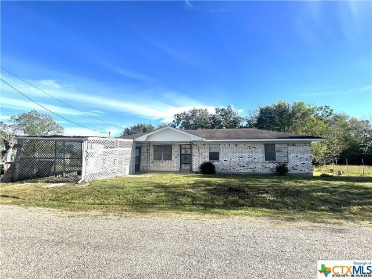 Picture of Home For Sale in Edna, Texas, United States