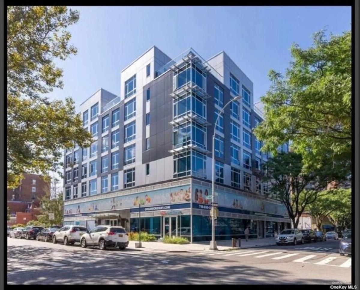 Picture of Home For Sale in Rego Park, New York, United States