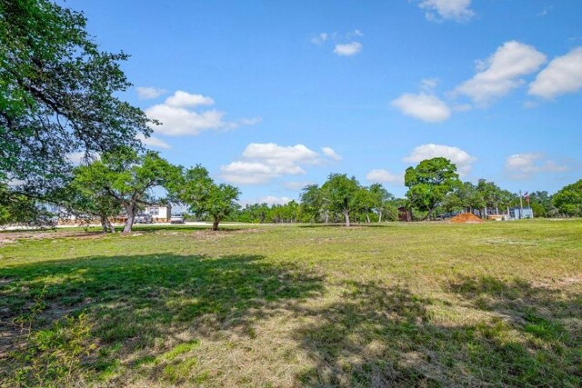 Picture of Home For Sale in Mountain Home, Texas, United States