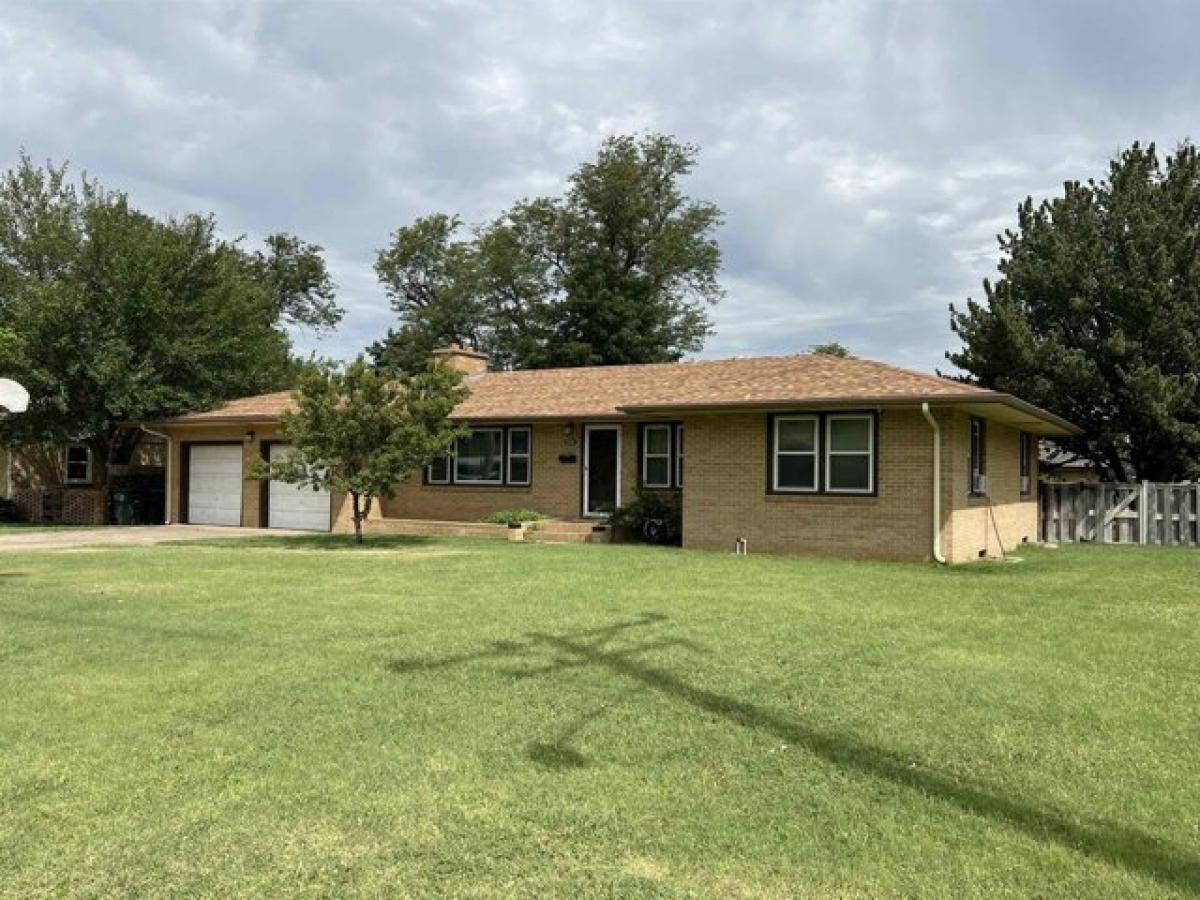 Picture of Home For Sale in Dodge City, Kansas, United States