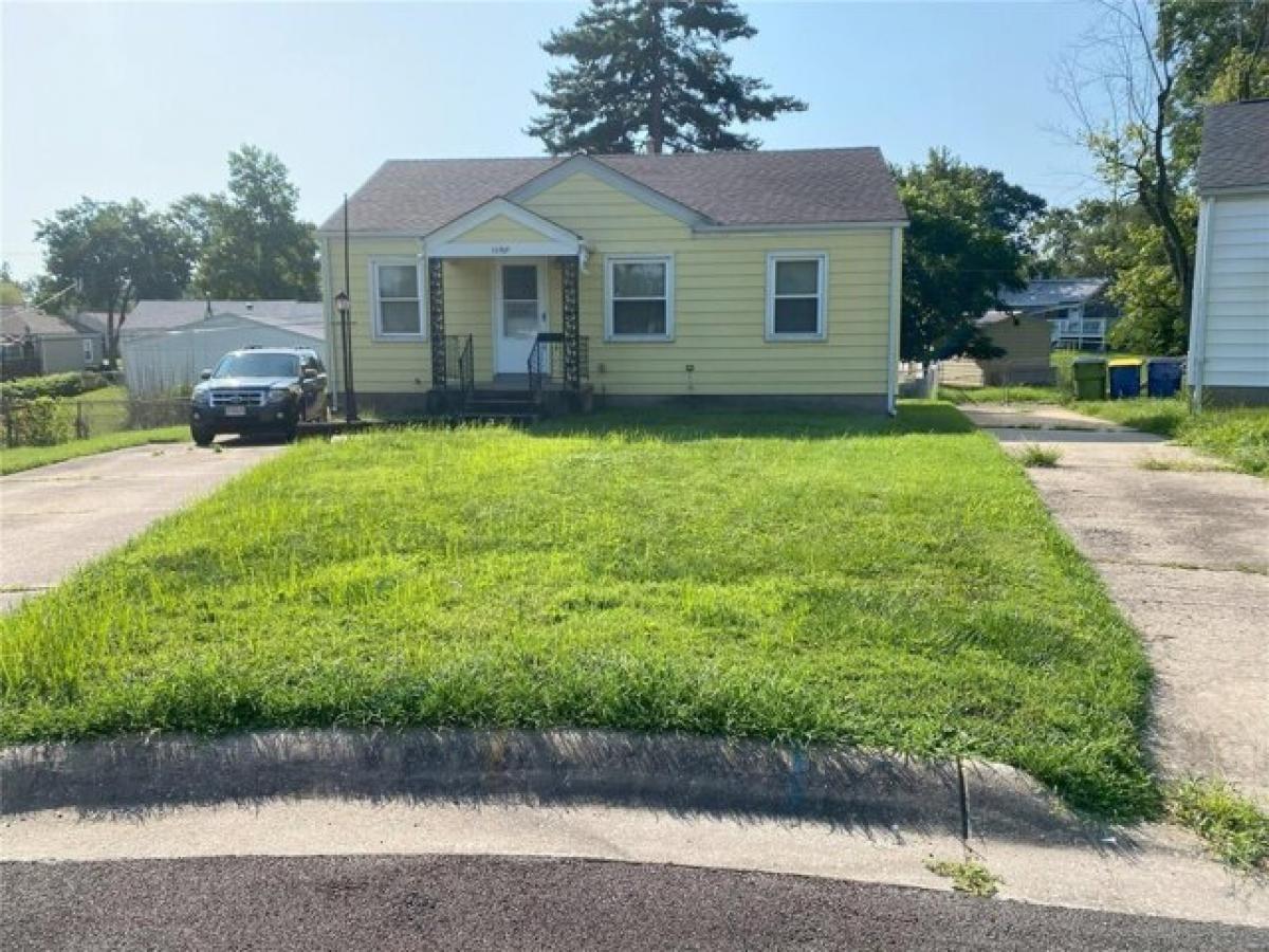 Picture of Home For Sale in Saint Ann, Missouri, United States