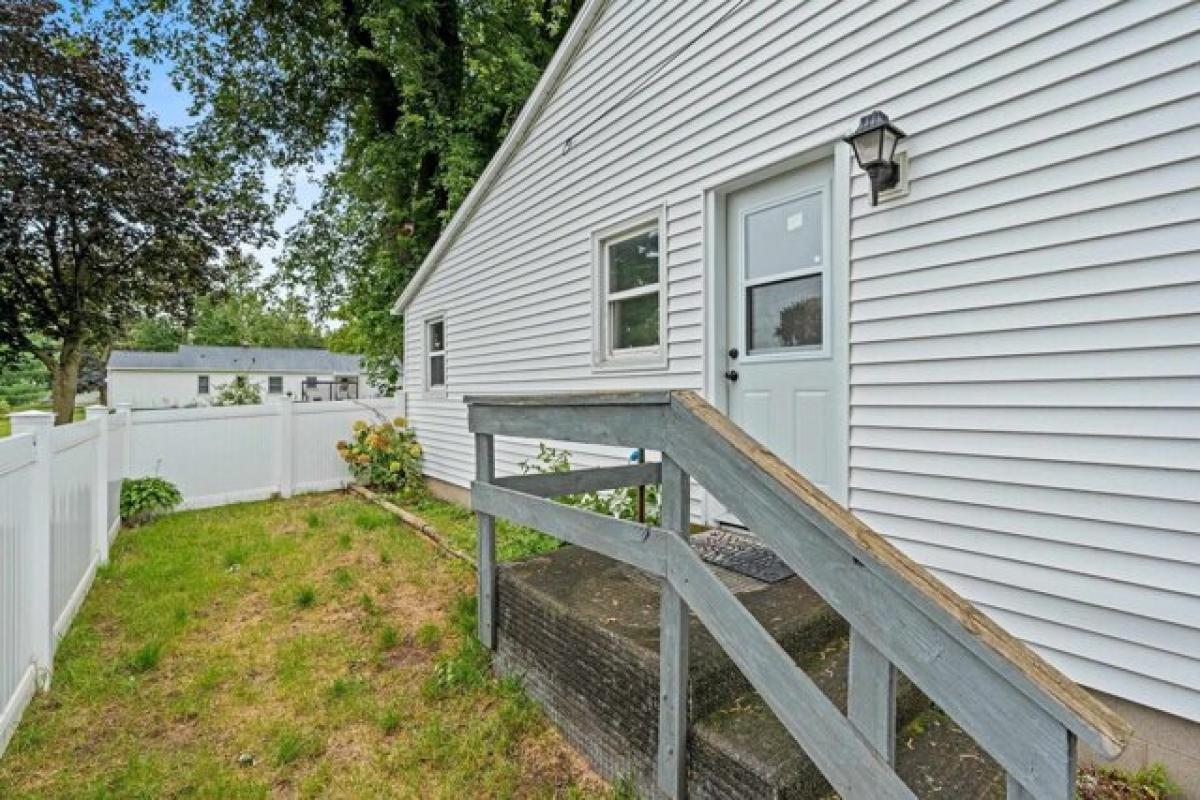 Picture of Home For Sale in Weyauwega, Wisconsin, United States