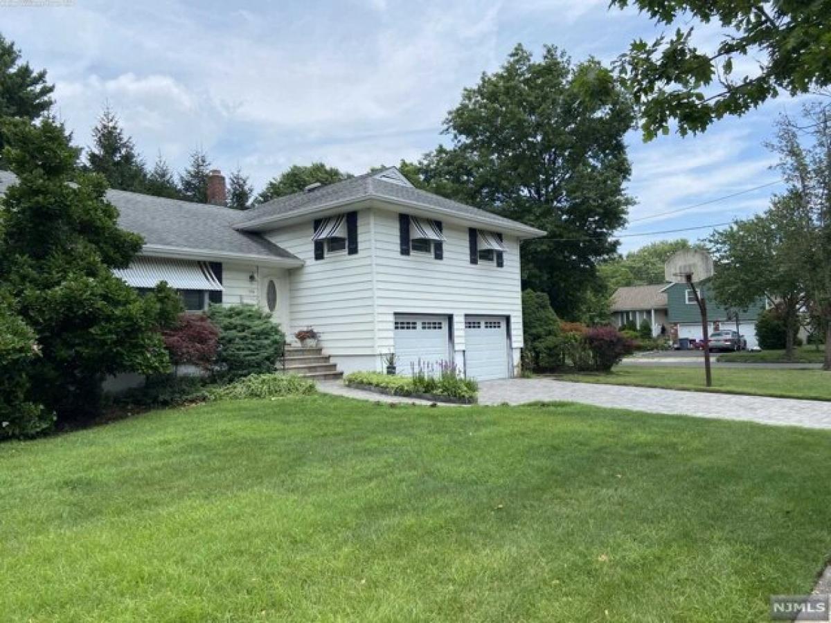 Picture of Home For Sale in New Milford, New Jersey, United States