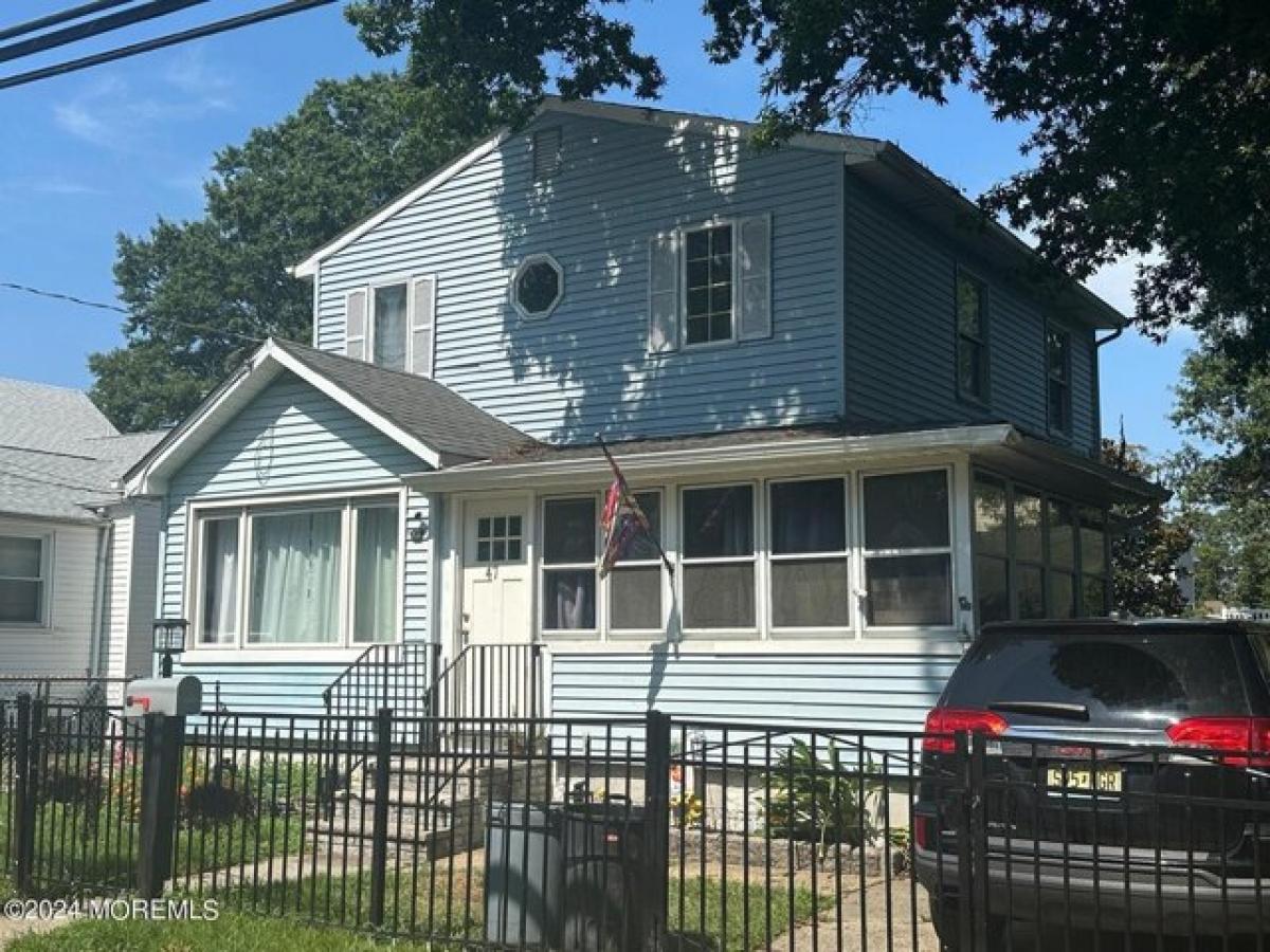 Picture of Home For Sale in Keansburg, New Jersey, United States