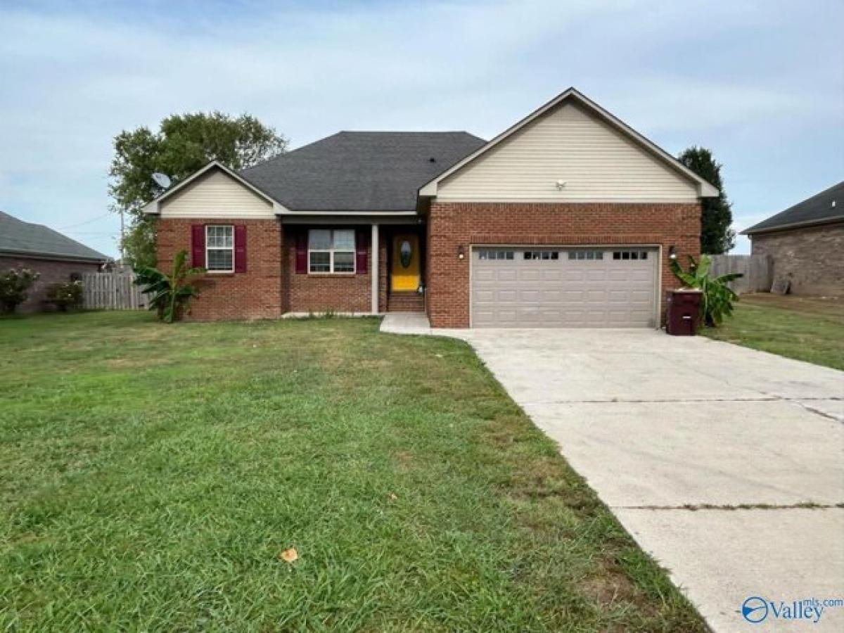 Picture of Home For Sale in Elkmont, Alabama, United States