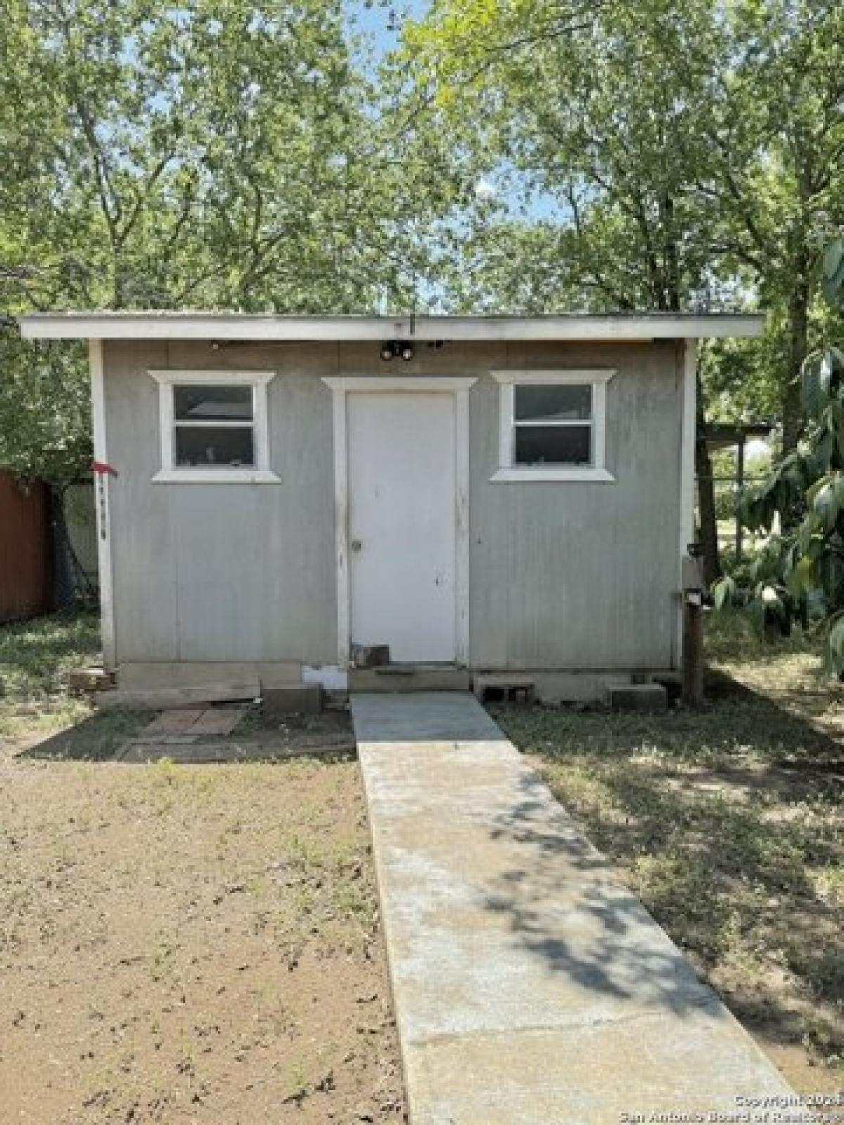 Picture of Home For Sale in Uvalde, Texas, United States