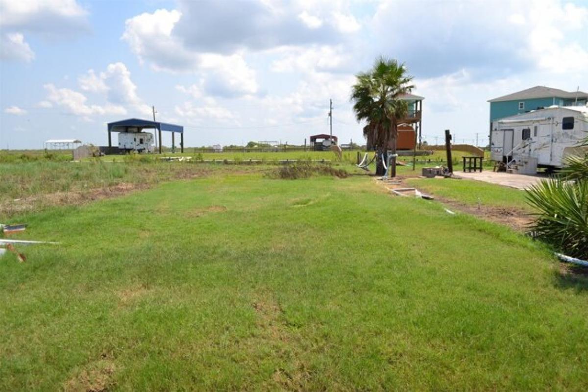 Picture of Residential Land For Sale in Gilchrist, Texas, United States