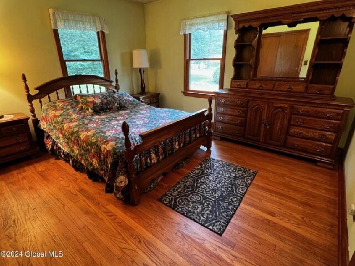 Picture of Home For Sale in Rexford, New York, United States