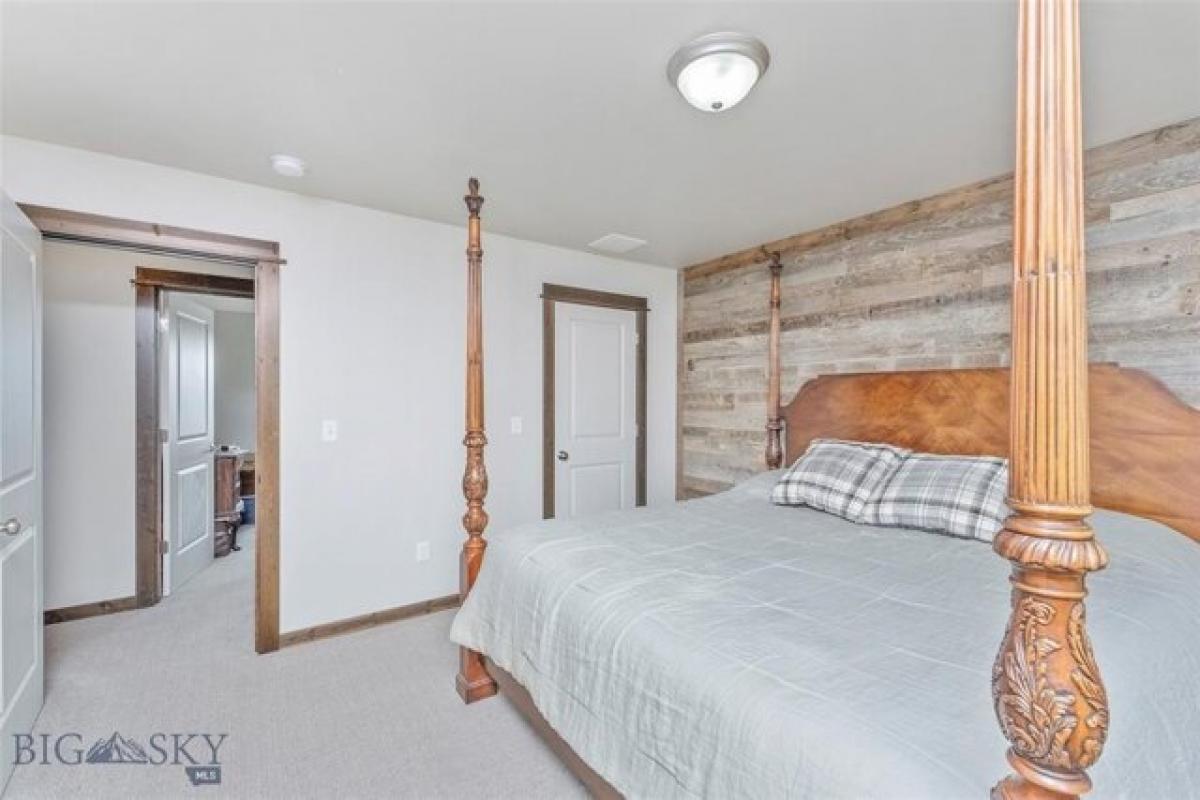 Picture of Home For Sale in Belgrade, Montana, United States