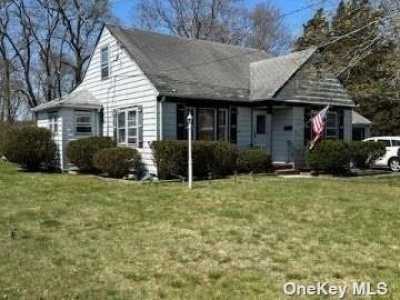 Home For Sale in East Patchogue, New York