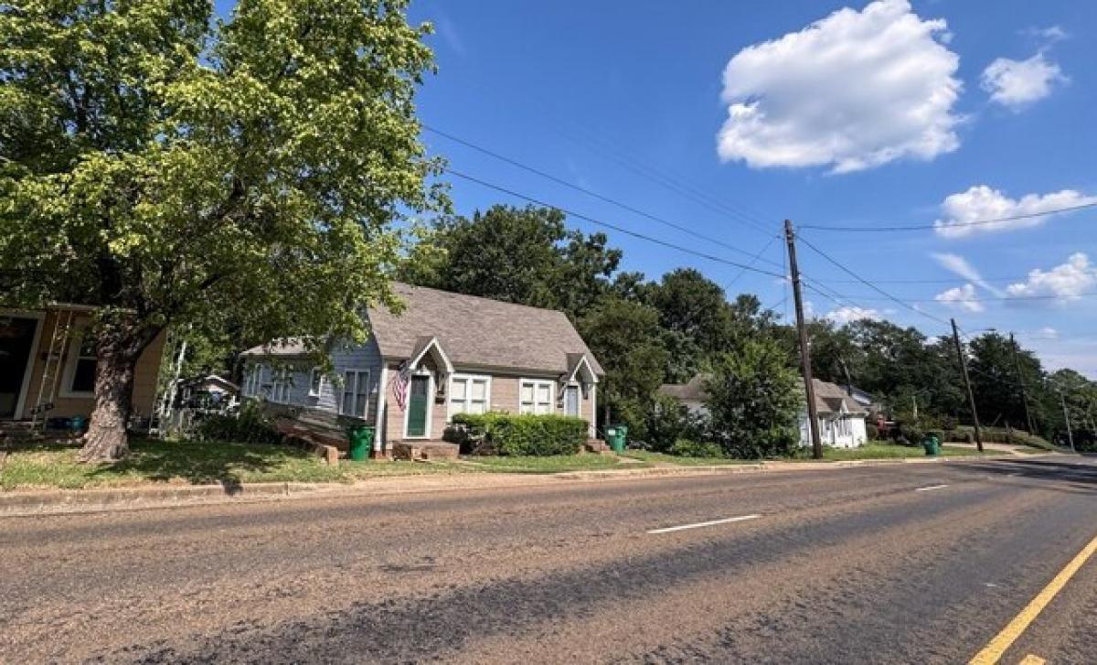 Picture of Home For Sale in Palestine, Texas, United States