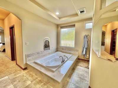 Home For Sale in Burbank, Washington