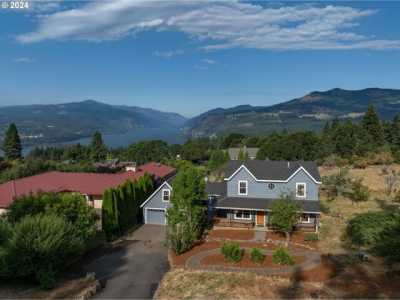 Home For Sale in White Salmon, Washington