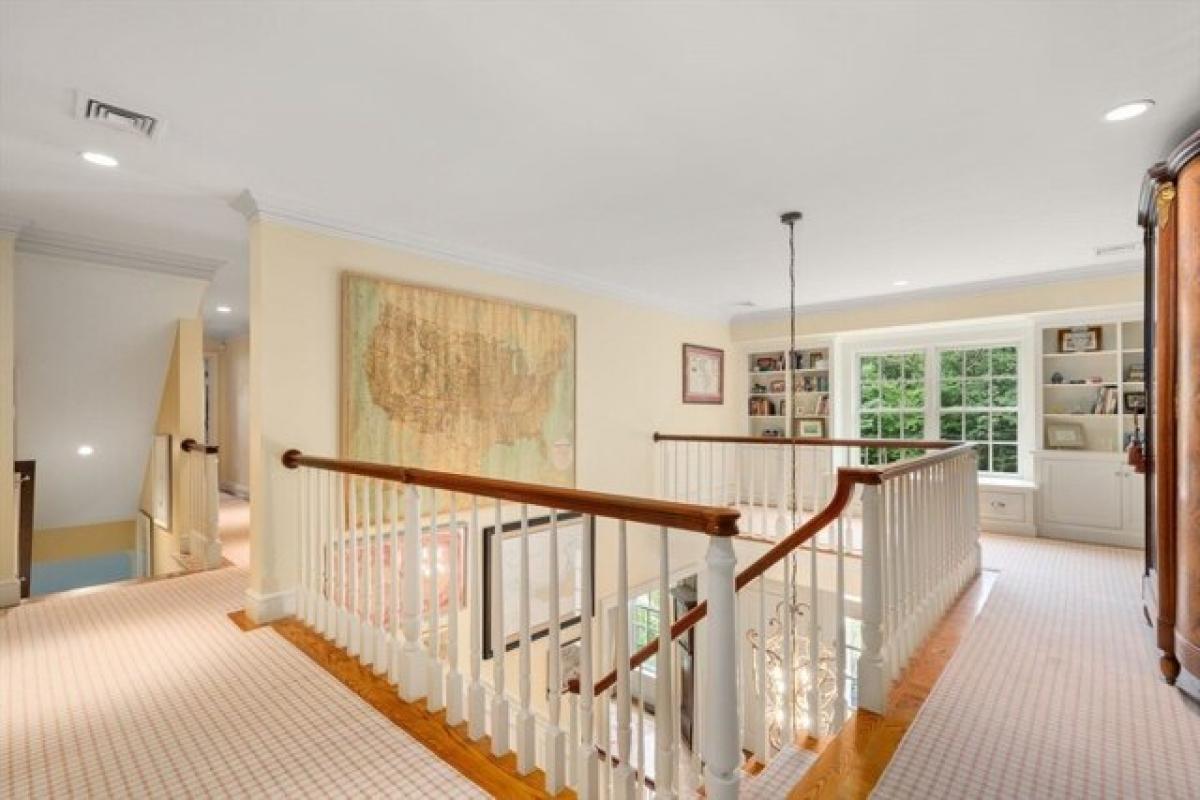 Picture of Home For Sale in Weston, Massachusetts, United States